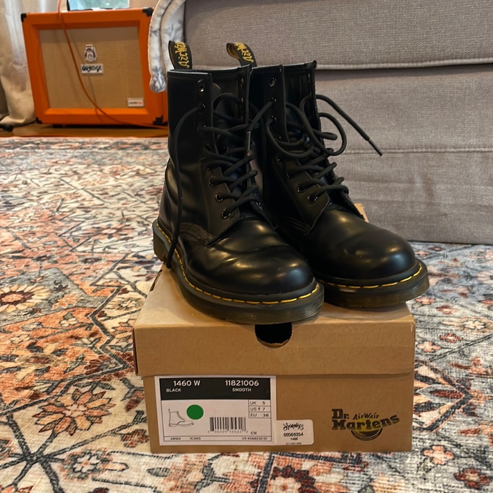1460 WOMEN'S SMOOTH LEATHER LACE UP BOOTS